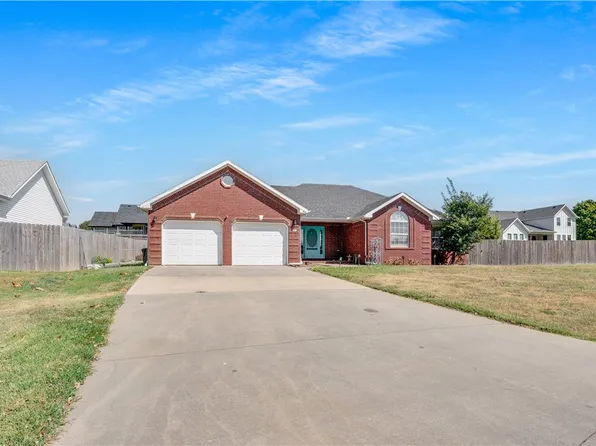 808 E Parks St, Prairie Grove, AR 72753