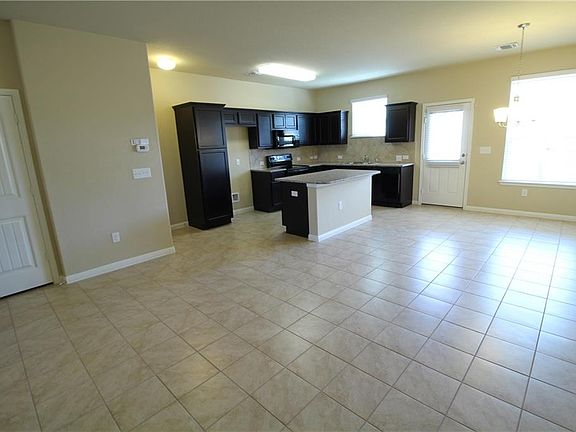 3rd image of 617 Katmai Cir