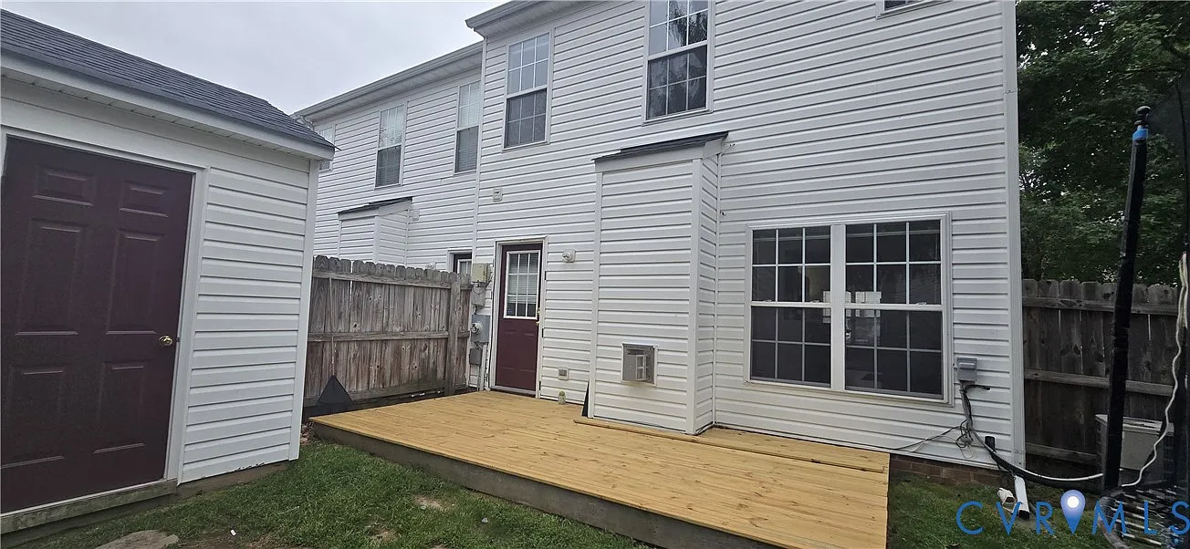 3 bed, 2.5 bath, 1452 sqft, $2,100 — Photo 2