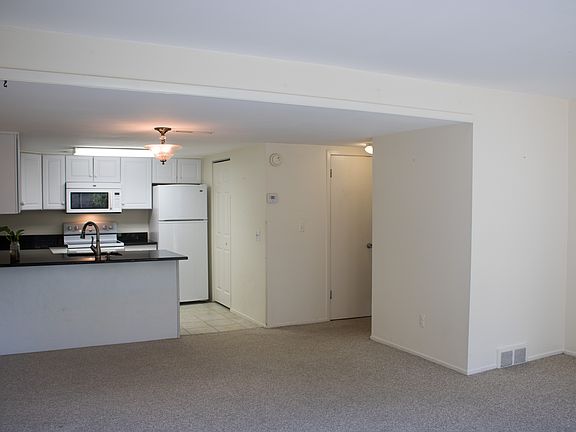 4th image of 3051 Lakehaven Ct