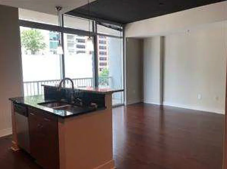 1 bed, 1.0 bath, 768 sqft, $1,999 — Photo 4