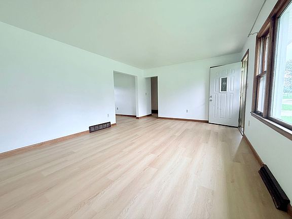 4th image of 3213-3215 Panther Ln