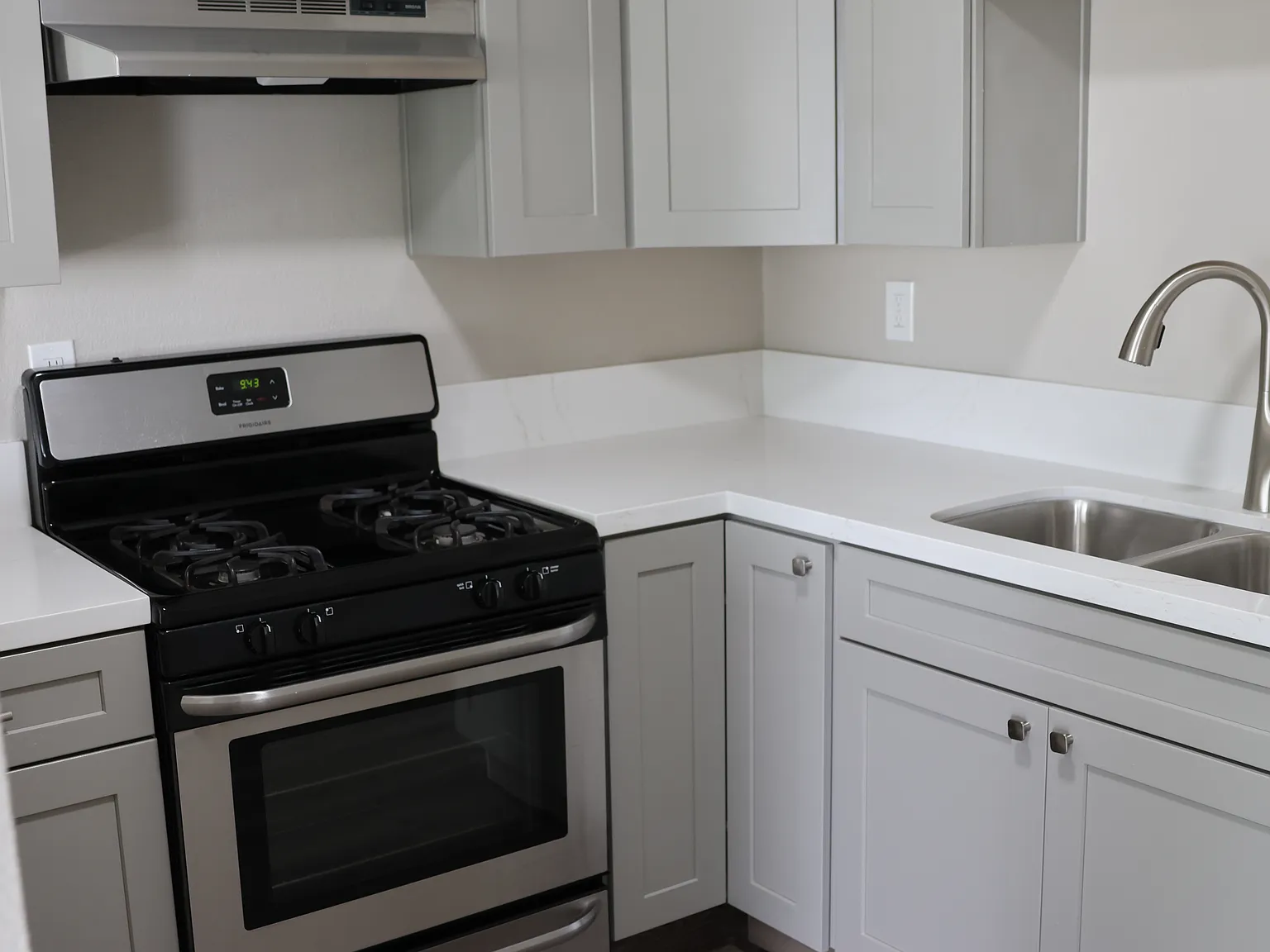 2 bed, 750 sqft, $2,350 — Photo 3