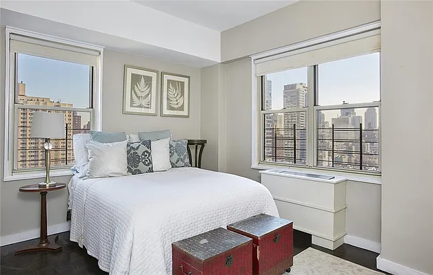 Sold by R New York | media 5