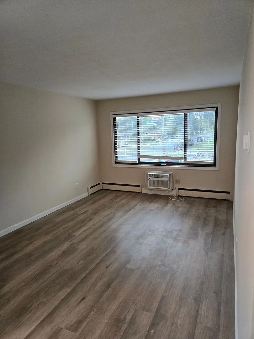 1 bed, 1.0 bath, $995 — Photo 3