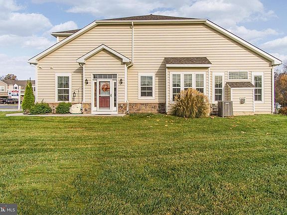 3rd image of 20248 Huntington Ct
