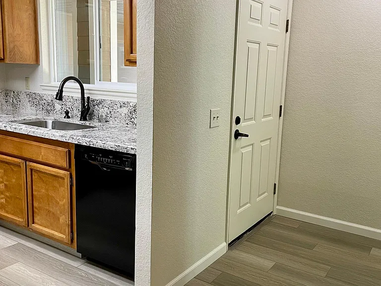 6102 Beech Ave #110 — Photo 4