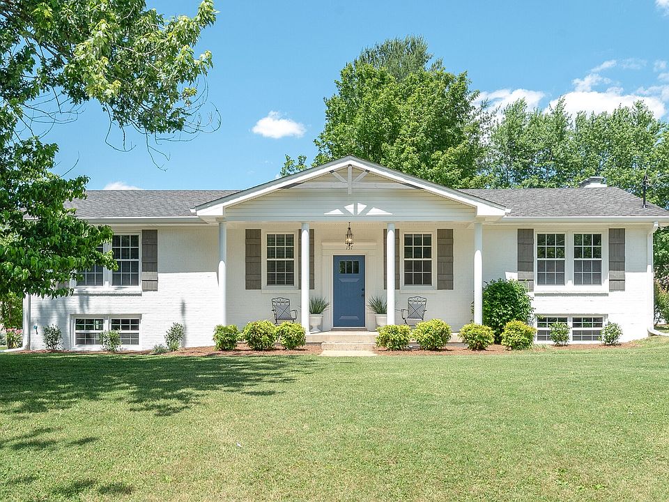1st image of 157 Oaks Dr
