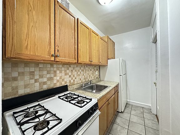 2nd image of 1367 W Estes Ave #L2