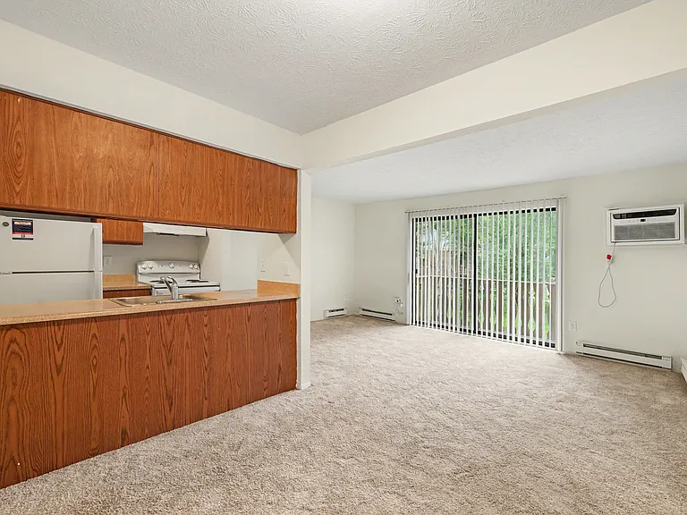 Eastgate Woods Apartments — Photo 8