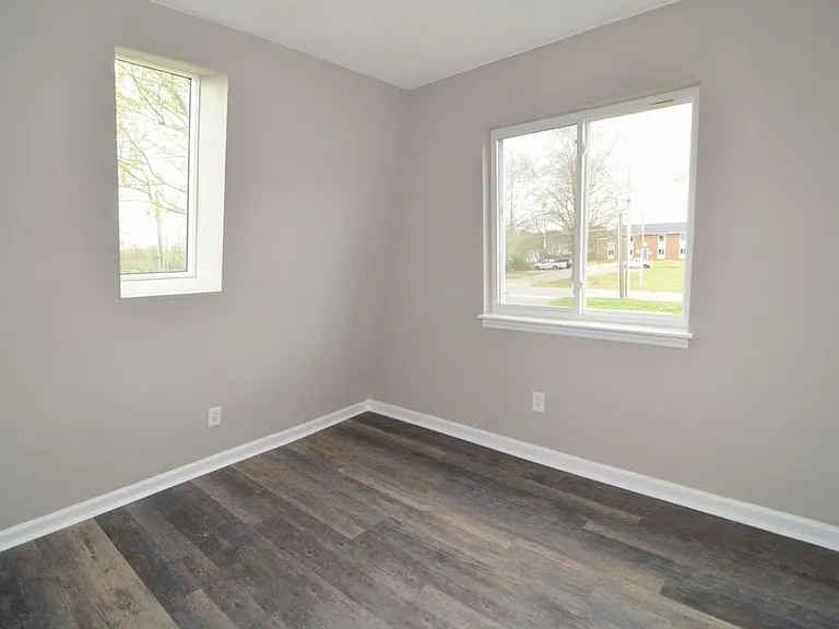 704 McMakin St — Photo 11