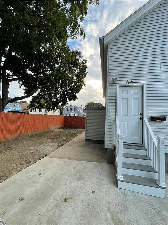 44 Sherman St, Pawtucket, RI 02860 Zillow