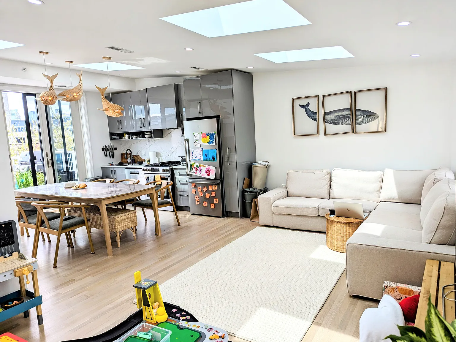 3 bed, 1100 sqft, $4,200 — Photo 2