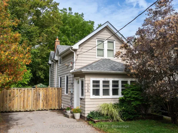 216 Burns St W, Whitby, ON L1N 1J9
