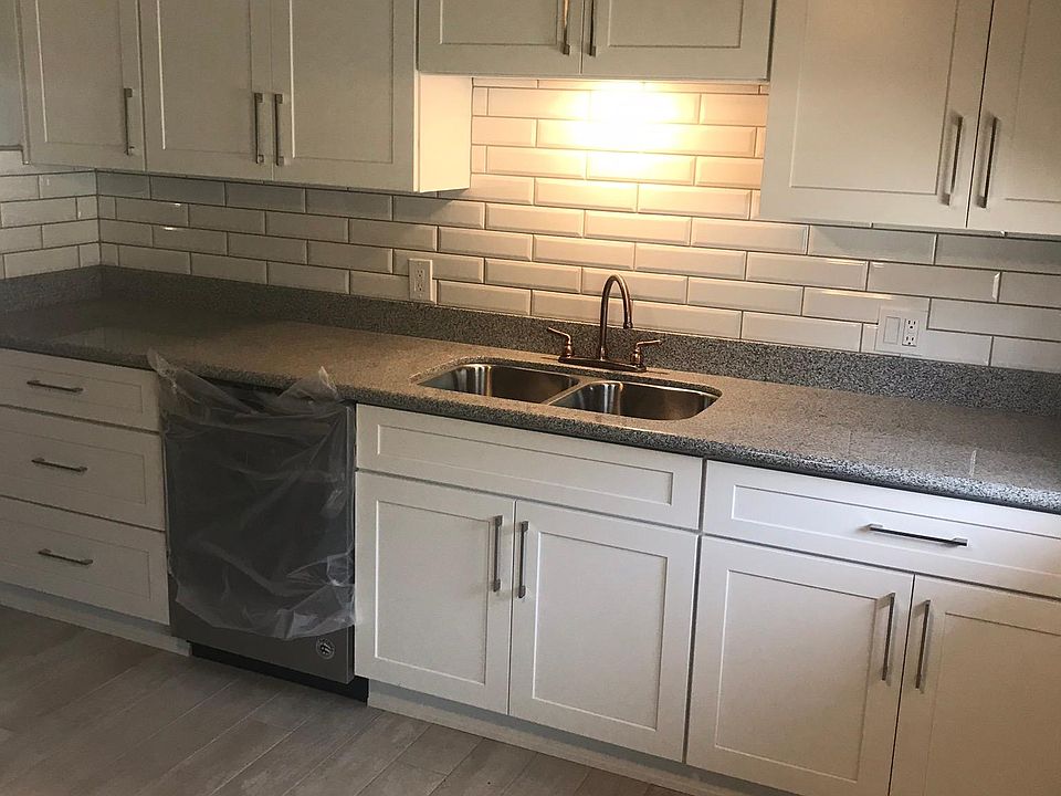 1st image of 428 W Stocker St APT 17