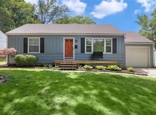 7800 Juniper Dr, Prairie Village, KS 66208