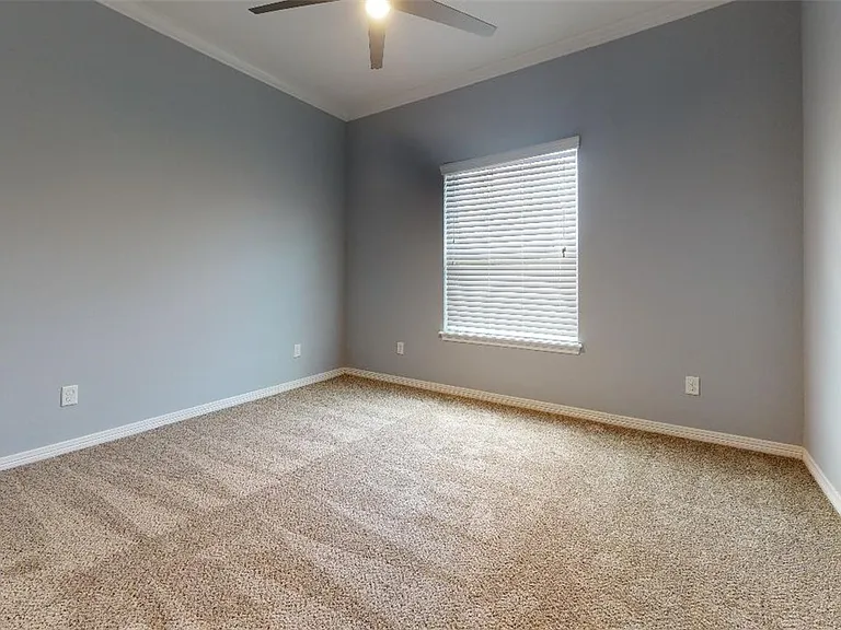 301 Sw Pkwy #304 — Photo 7