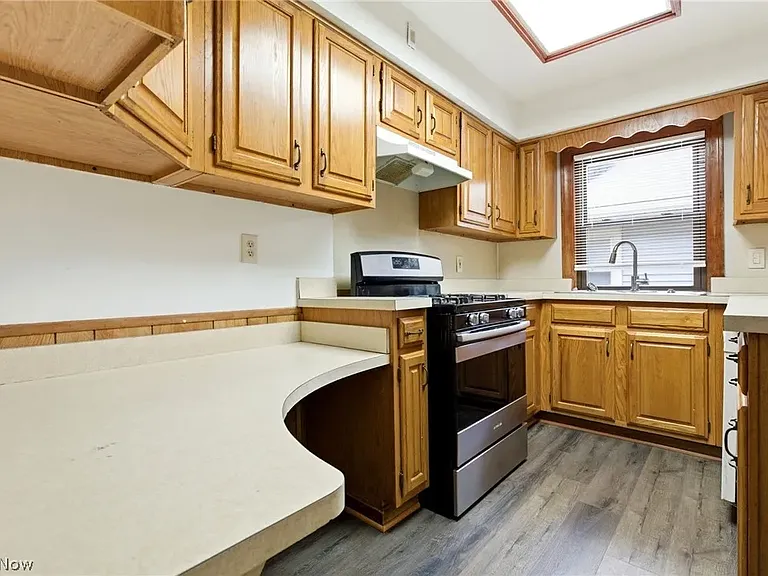 2261 Warren Rd #UP — Photo 3