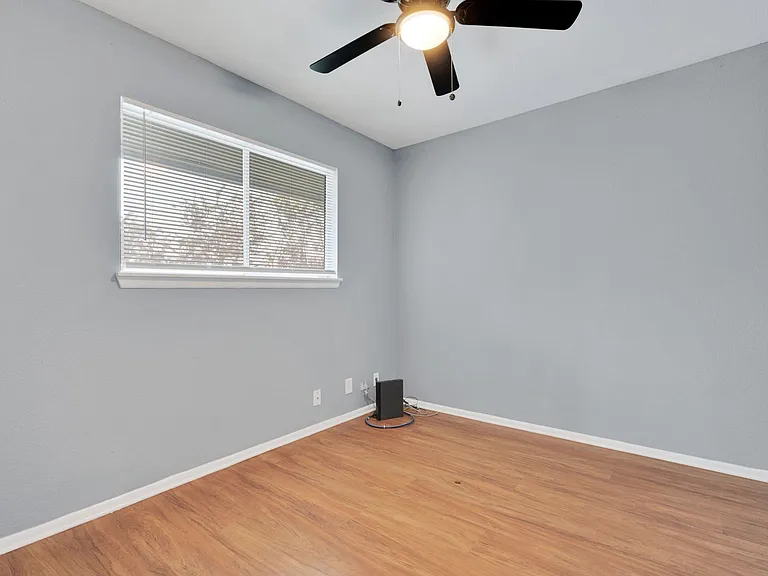103 Shalimar Dr — Photo 14