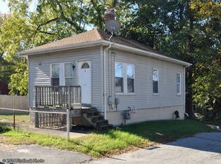 930 Mendon Rd, Cumberland, RI 02864