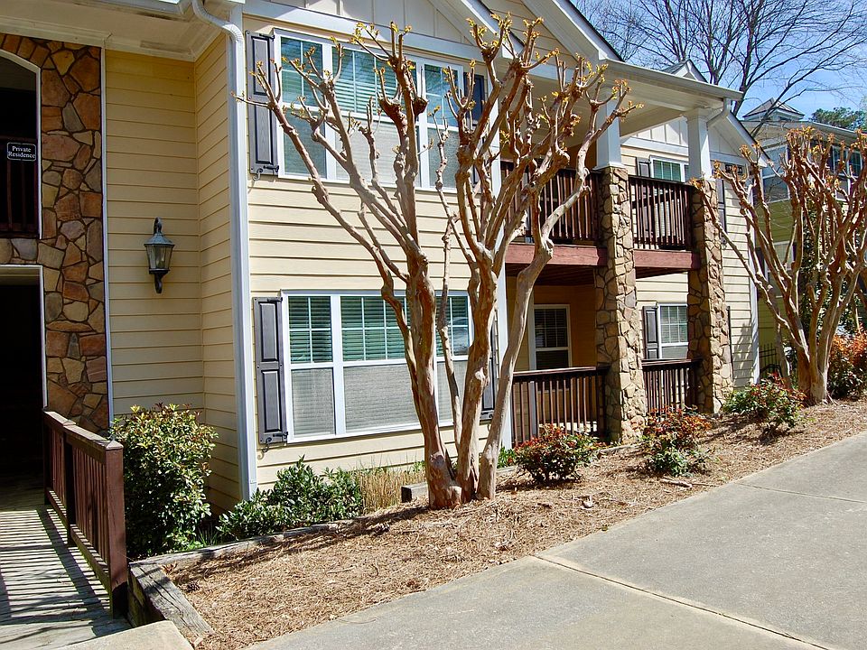 1st image of 802 Madison Ln SE #802