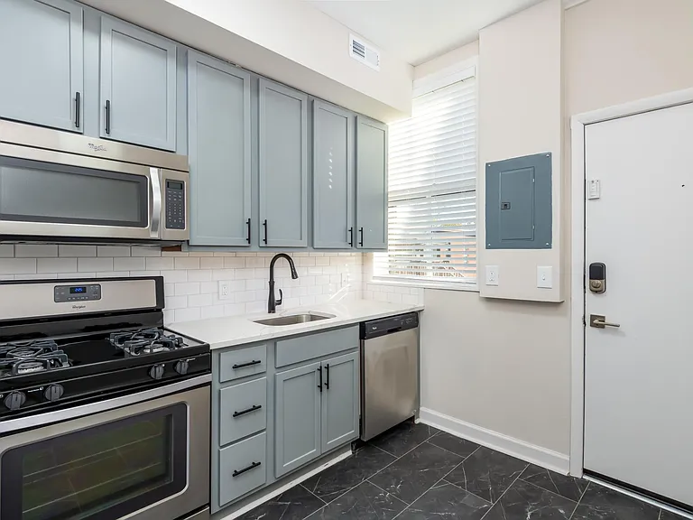 1910 Tower Grove Ave #2L — Photo 2
