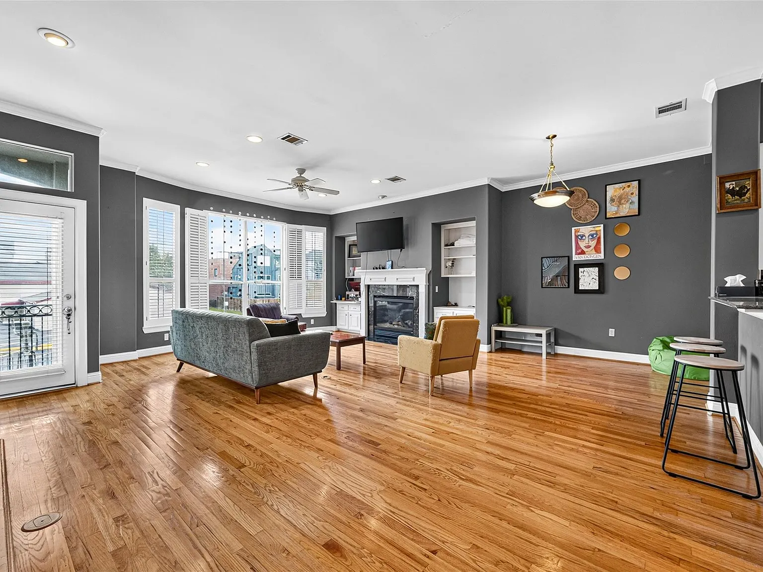 3 bed, 3.5 bath, 2259 sqft, $2,900 — Photo 3