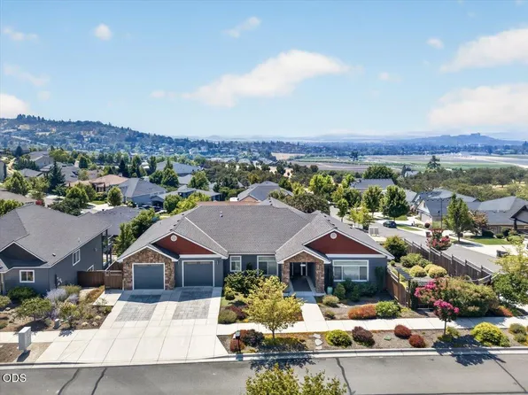 4200 Falcon Ridge Ter, Medford, OR 97504