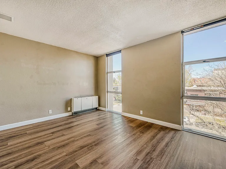 2500 S York St — Photo 14