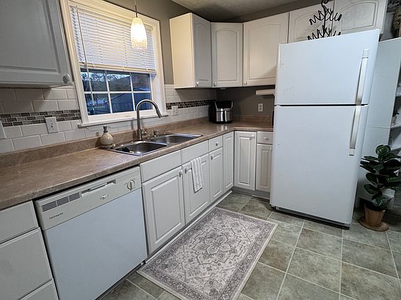 5th image of 641 Cherry St