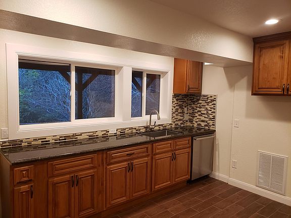 2nd image of 26 Blackhawk Ln #B