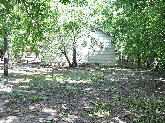 5th image of 607 Loggins St