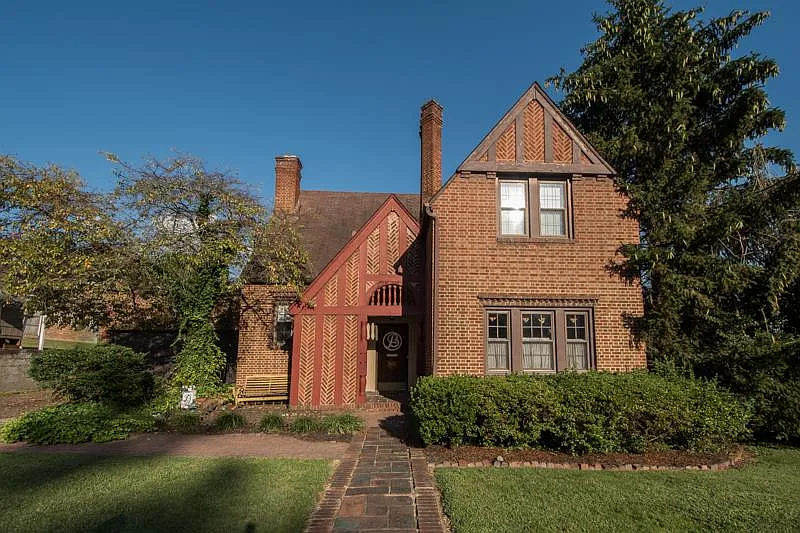 2212 Cleveland Ave photo 1