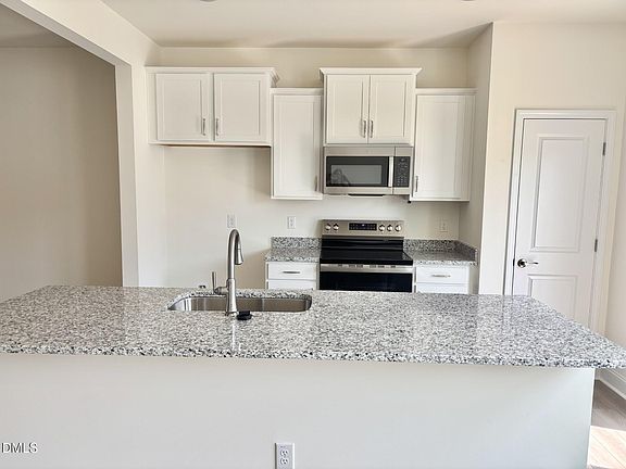 4th image of 202 Carnaby Ln #132