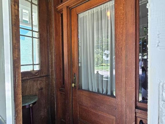 4th image of 411 Grand Ave