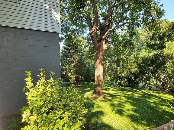 5th image of 304 S Poplar St
