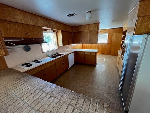 Open concept Kitchen, with serving bar,