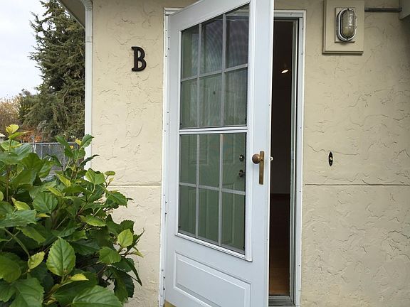 front door has screen door also
