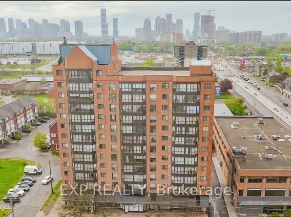 25 Agnes St, Mississauga, ON