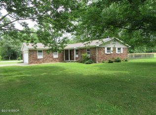 19440 N Green Acres Rd, Mount Vernon, IL 62864