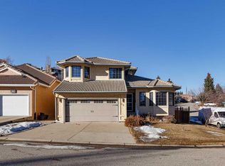 39 SE Signature Mews SW, Calgary, AB T3H2V6