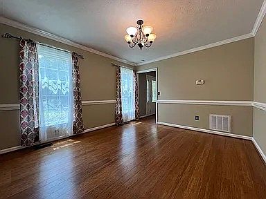 5th image of 118 Wind Forest Ln