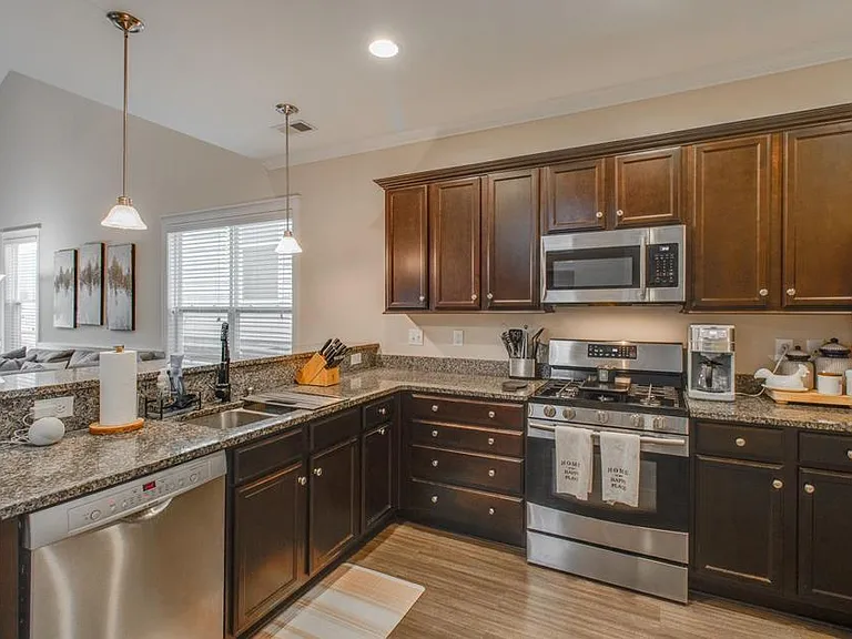 344 Dawsons Park Dr — Photo 3