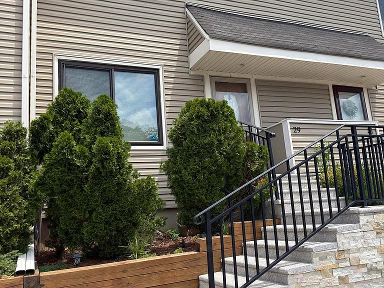 29 Arrowood Ct — Photo 1