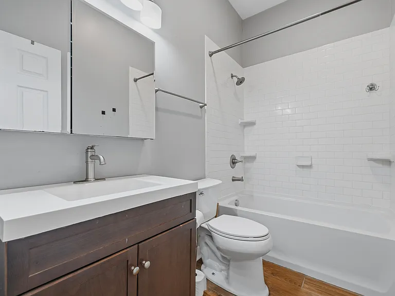 1330 Lexington Ave — Photo 13