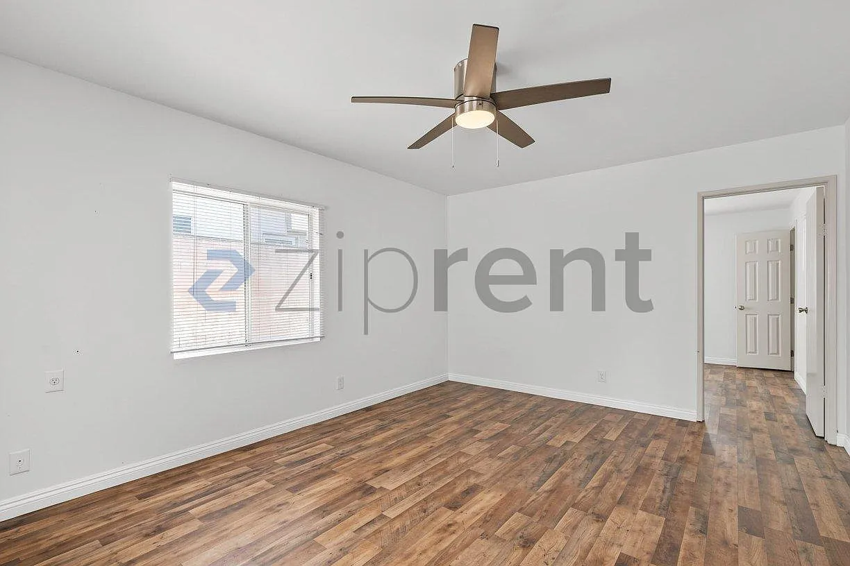 2 bed, 800 sqft, $2,200 — Photo 3