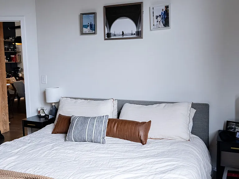 1740 N Maplewood Ave #406 — Photo 8