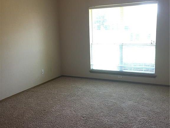 2nd image of 412 NW 138th Cir