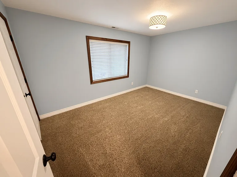 1651 S 3450 E — Photo 16