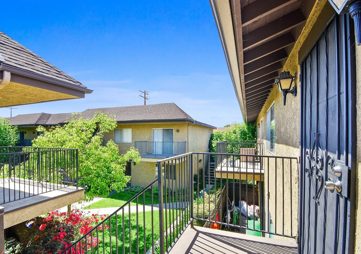 Apt Nicholson Garden — Photo 4